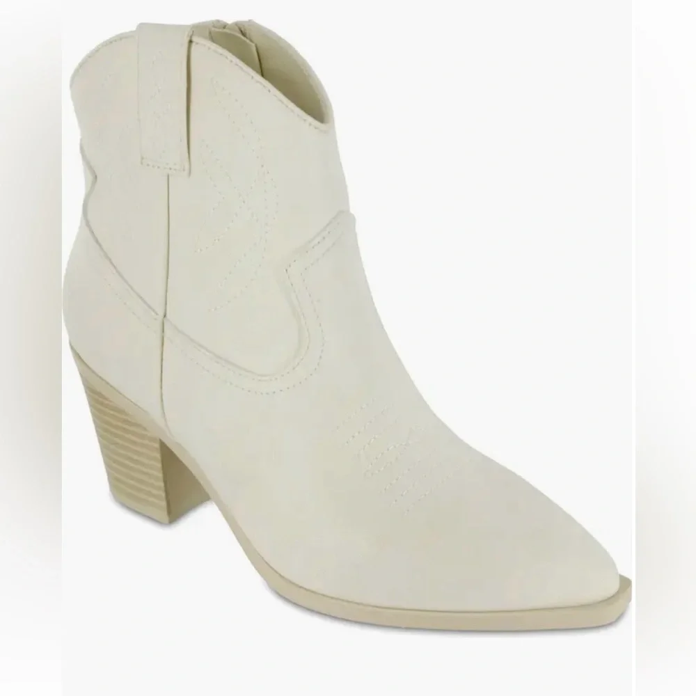 MIA boots size 9 women’s Deann Western style cream ivory boots‎ 🤎🤎